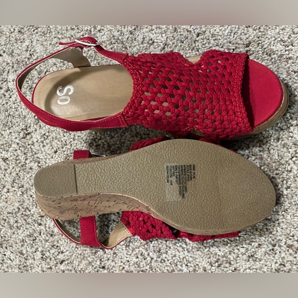 Red manmade textile lining wedge. Brand-SO. - Picture 5 of 8